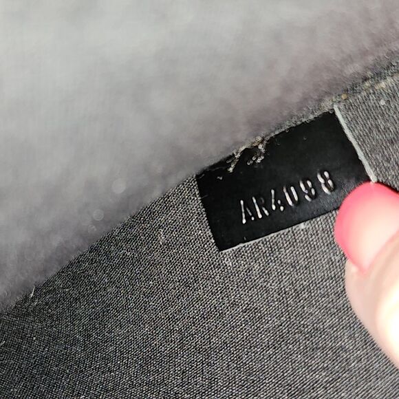 Authentic Louis Vuitton Epi Madeleine PM Bag w/ Dust Bag - Picture 17 of 17